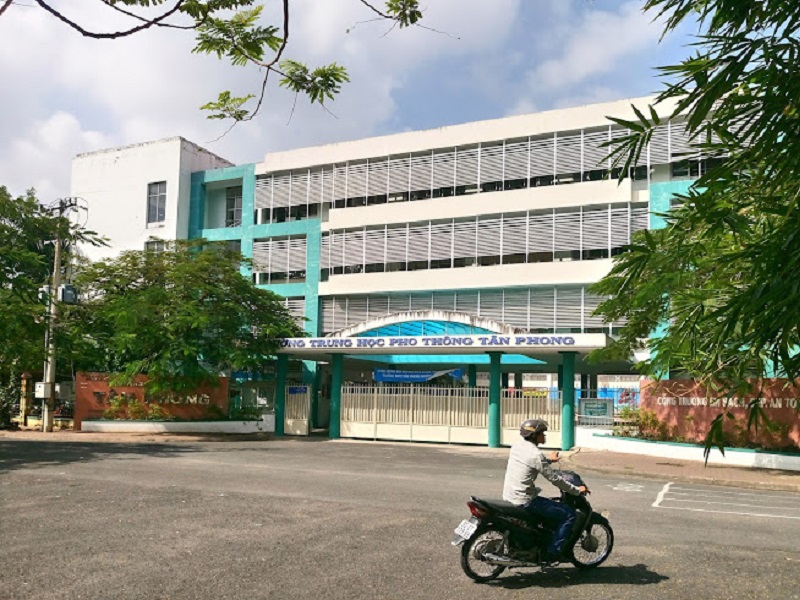 Trường THPT Tân Phong